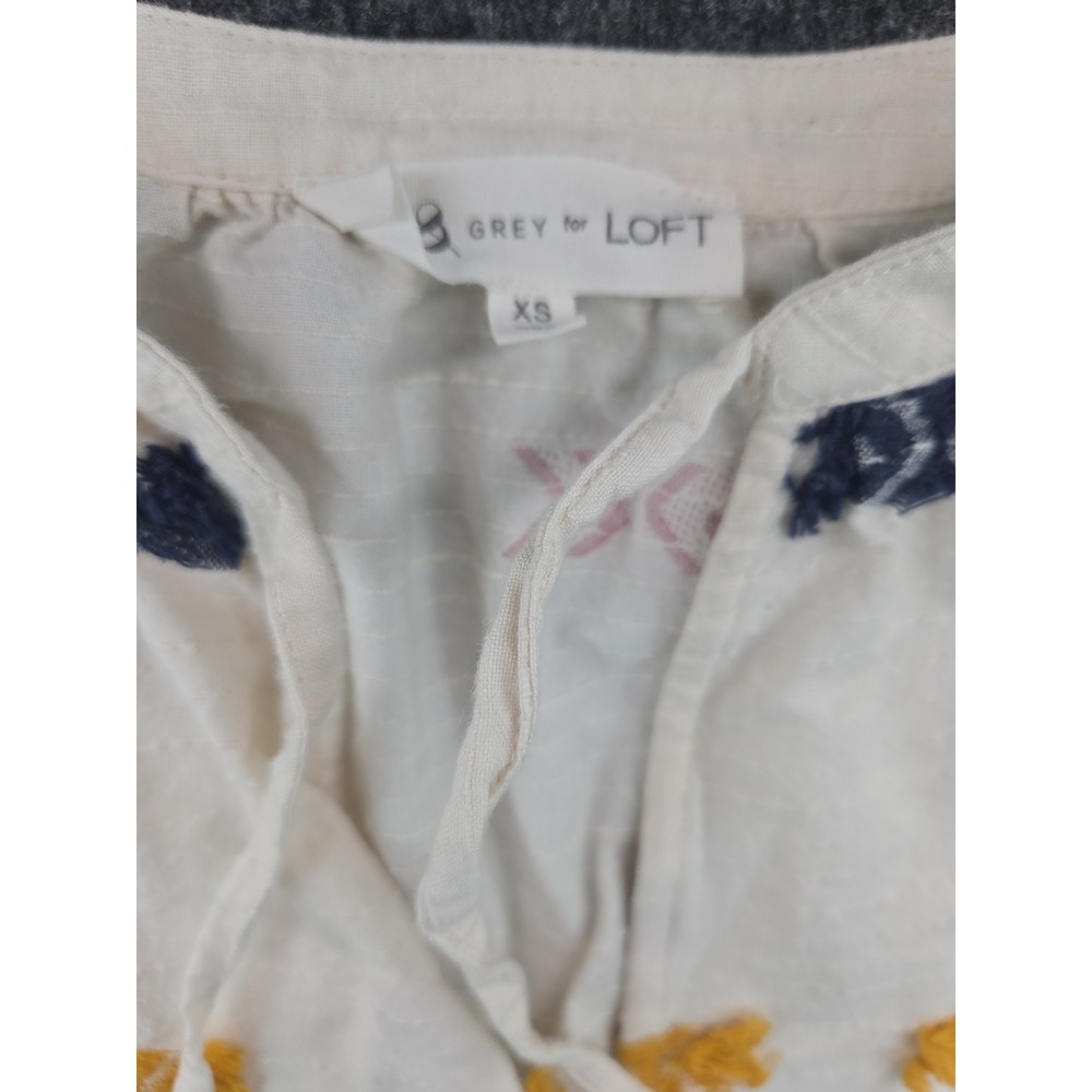 Lou & Grey Loft XS White Embroidered Peasant Blouse Boho Whimsical Tie Neck Top - Picture 2 of 8
